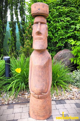 Moai with a hat 