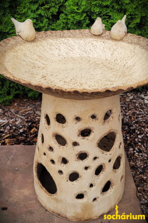 Drinking fountain with birds IV