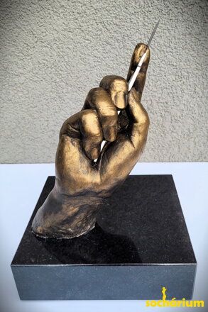 Hand with scalpel