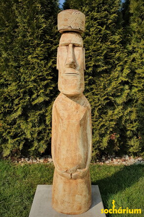 Moai s kloboukem